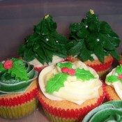 Anna from The Very Hungry Cake Company's Christmas cupcakes http://theveryhungrycakecompany.blogspot.com/2011/12/its-christmas.html