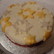 Babaduck's Christmas Snowflake Cake http://www.babaduck.com/2011/12/christmas-snowflake-cake.html