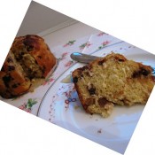 Working London Mummy's pannetone with chocolate orange and walnut http://www.workinglondonmummy.com/2011/12/panettone-with-chocolate-clementine-and.html