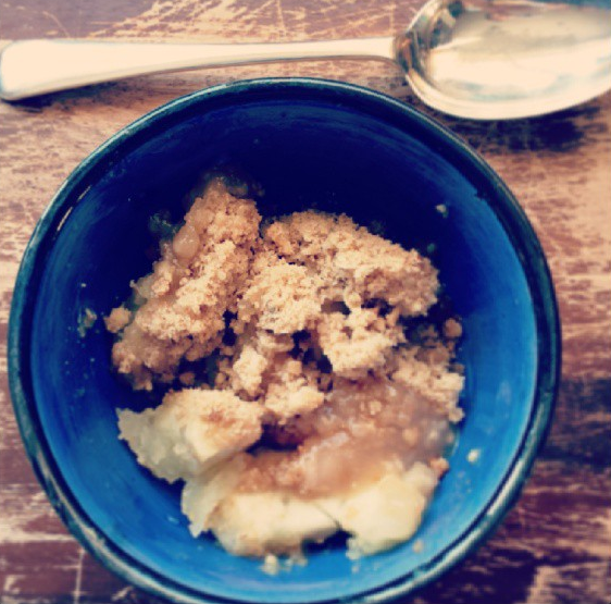 Oaty apple crumble