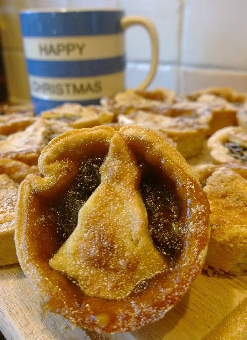 Tree mince pie small