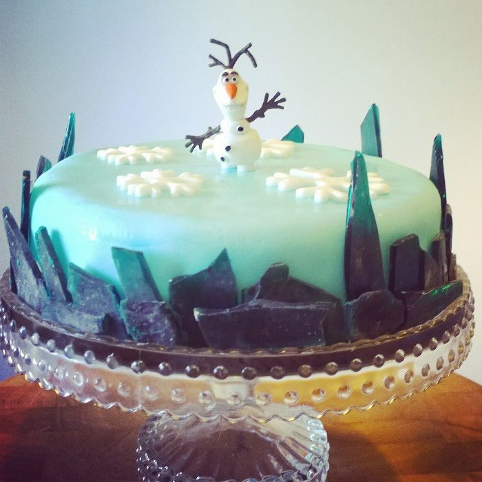 Disney's Frozen Olaf Christmas cake