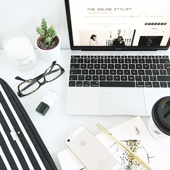 Online Stylist desk