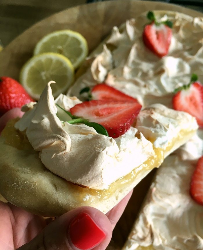 Lemon meringue pizza