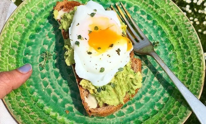Smashed avo on homemade rye toast