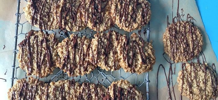 oat bran flapjack cookies with chocolate