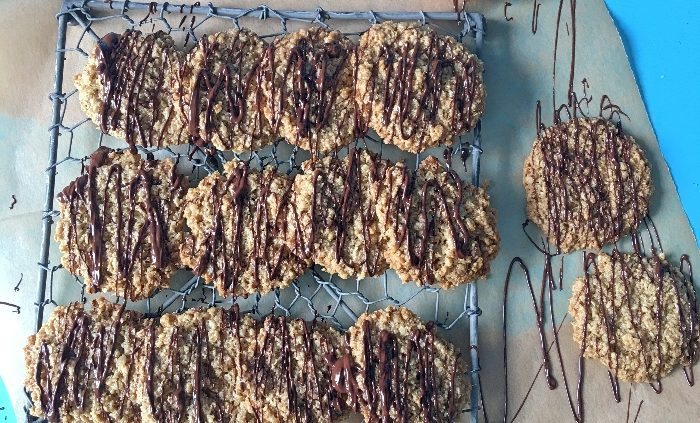 oat bran flapjack cookies with chocolate