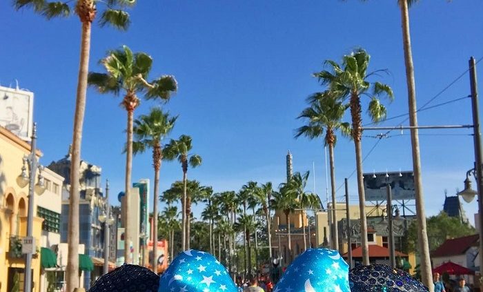 The free Disney dining offer is back for 2019 holiday bookings!