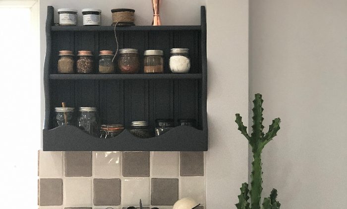 Plastic free herbs and spices (and an upcycled spice rack)