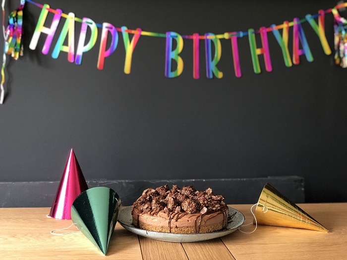 Nutella cheesecake with smashed Ferrero Rocher 