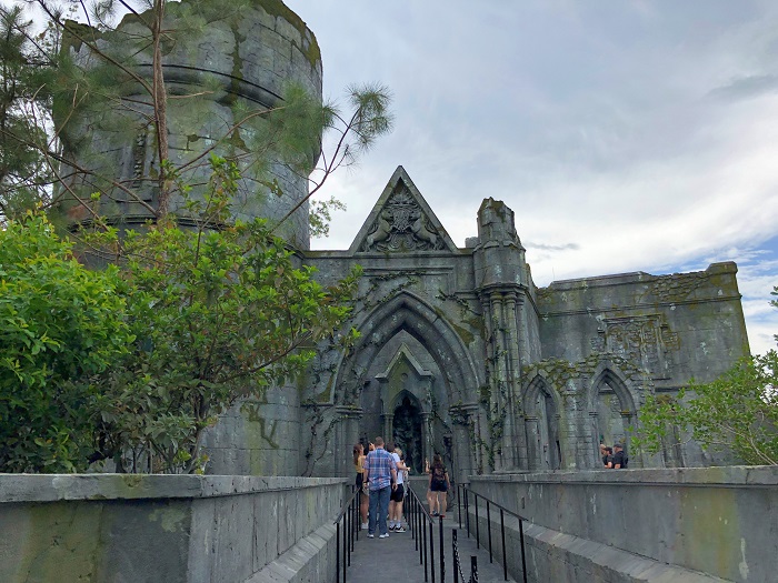 Nearing the ride entrance of Hagrid's Magical Creatures Motorbike Adventure