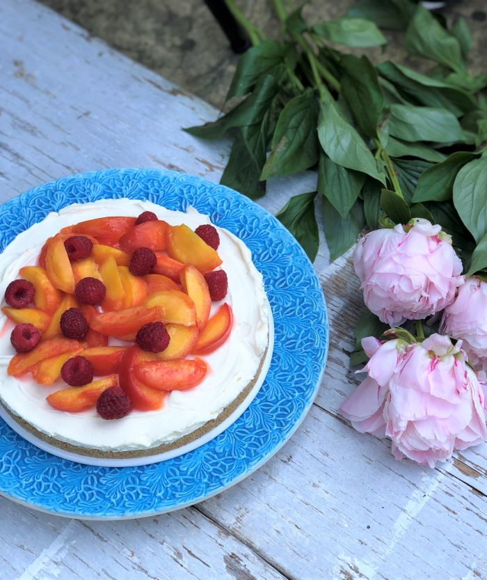 Peach melba cheesecake