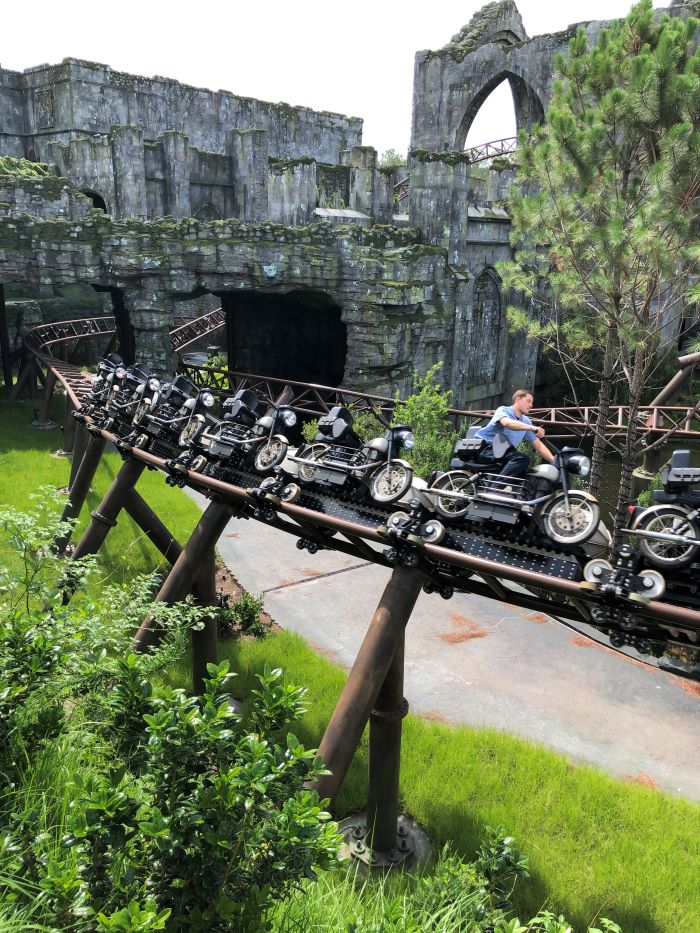 Will you choose the motorbike or the sidecar on Hagrid's Magical Creatures Motorbike Adventure
