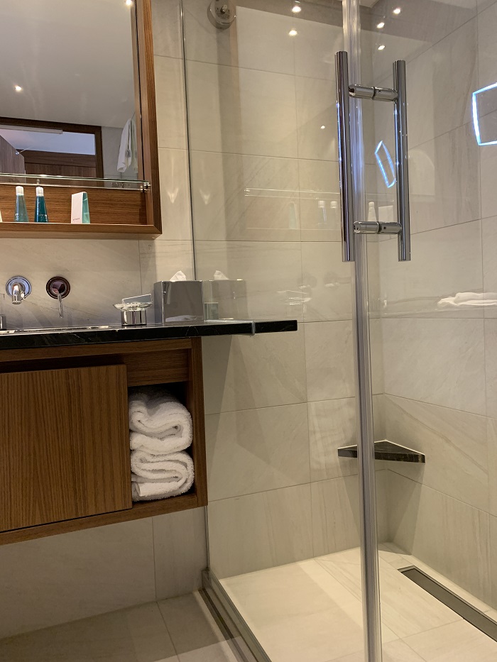 AmaMagna Balcony Stateroom 233 bathroom