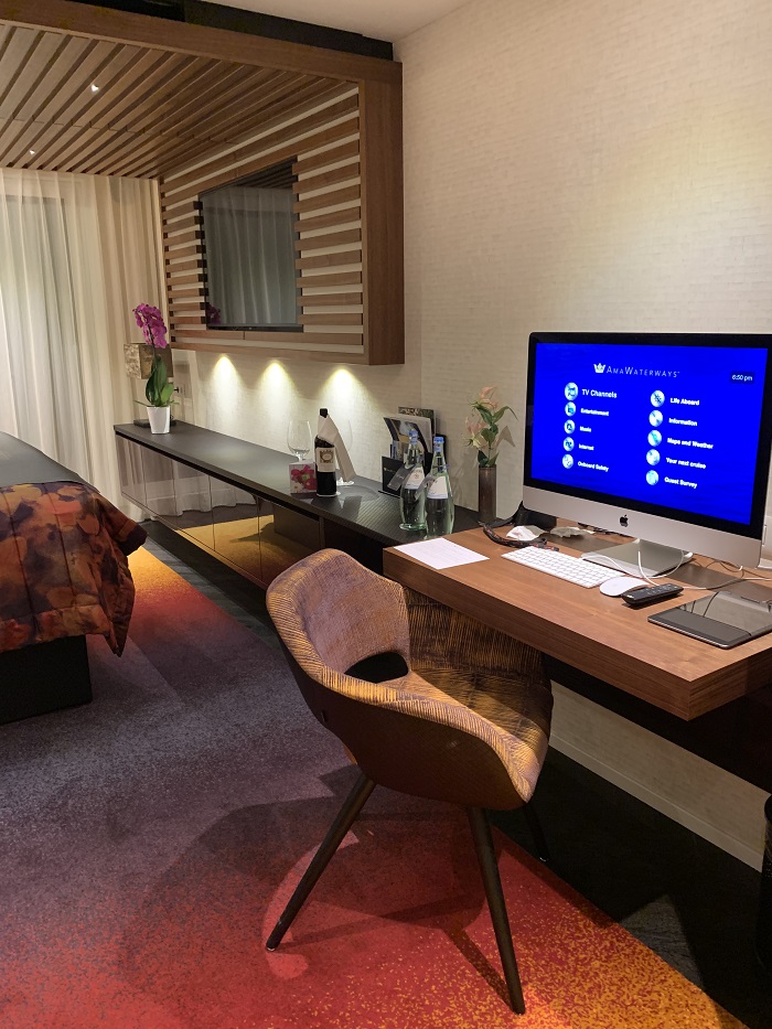 AmaMagna Balcony Suite 218 iMac and TV