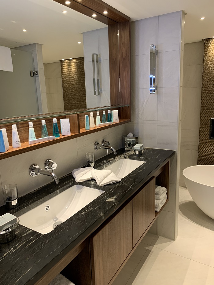 AmaMagna Grand Suite 308 bathroom