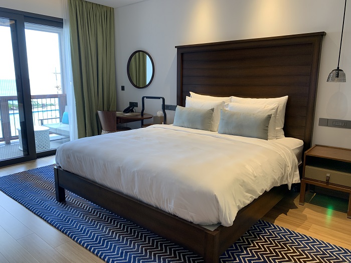 Chic contemporary decor